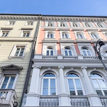Appartamento Piazza Della Borsa 3C Tirabora Short Rent Trieste Esterno foto