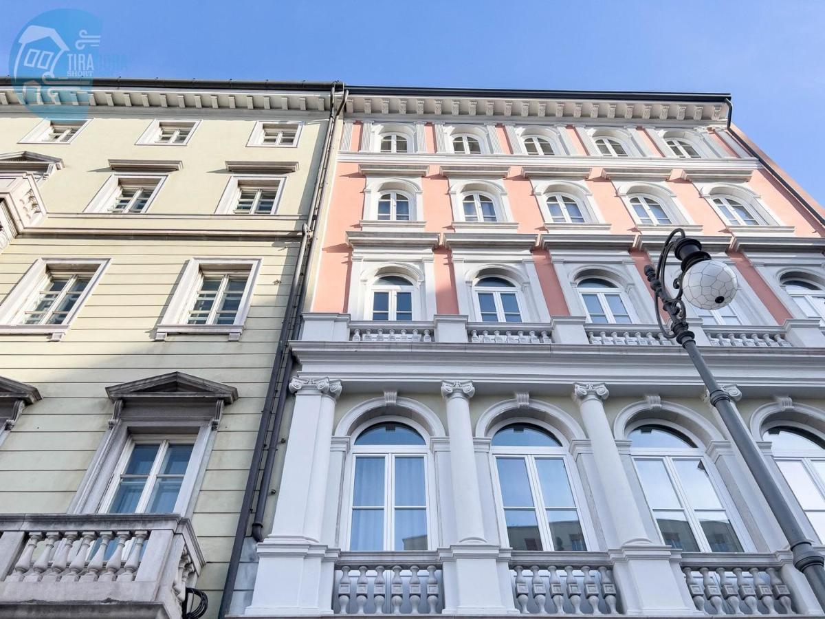 Appartamento Piazza Della Borsa 3C Tirabora Short Rent Trieste Esterno foto